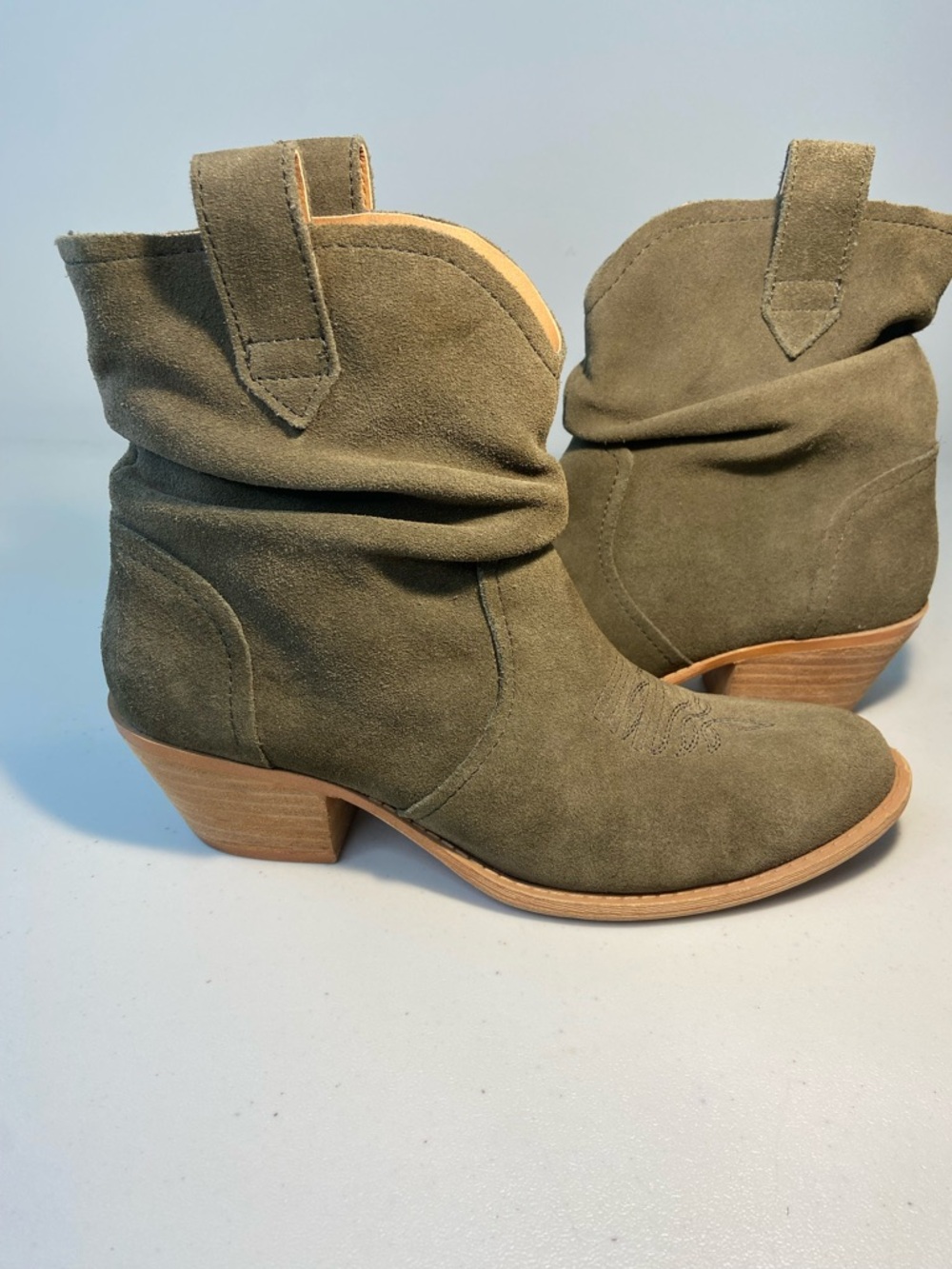 Dingo Suede Slouch Ankle Boots in Olive Green - Women's SZ